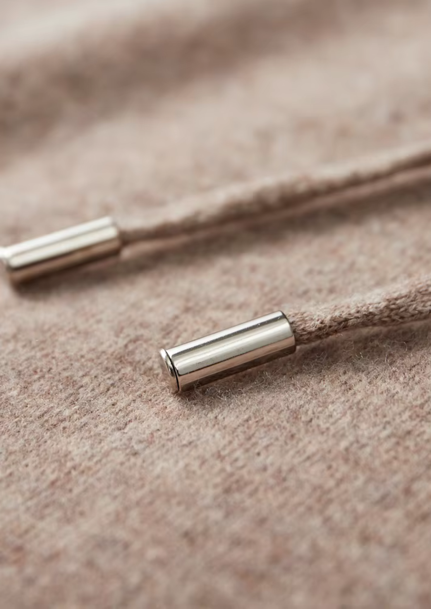 EA | SOFT MERINO WOOL HOODIE