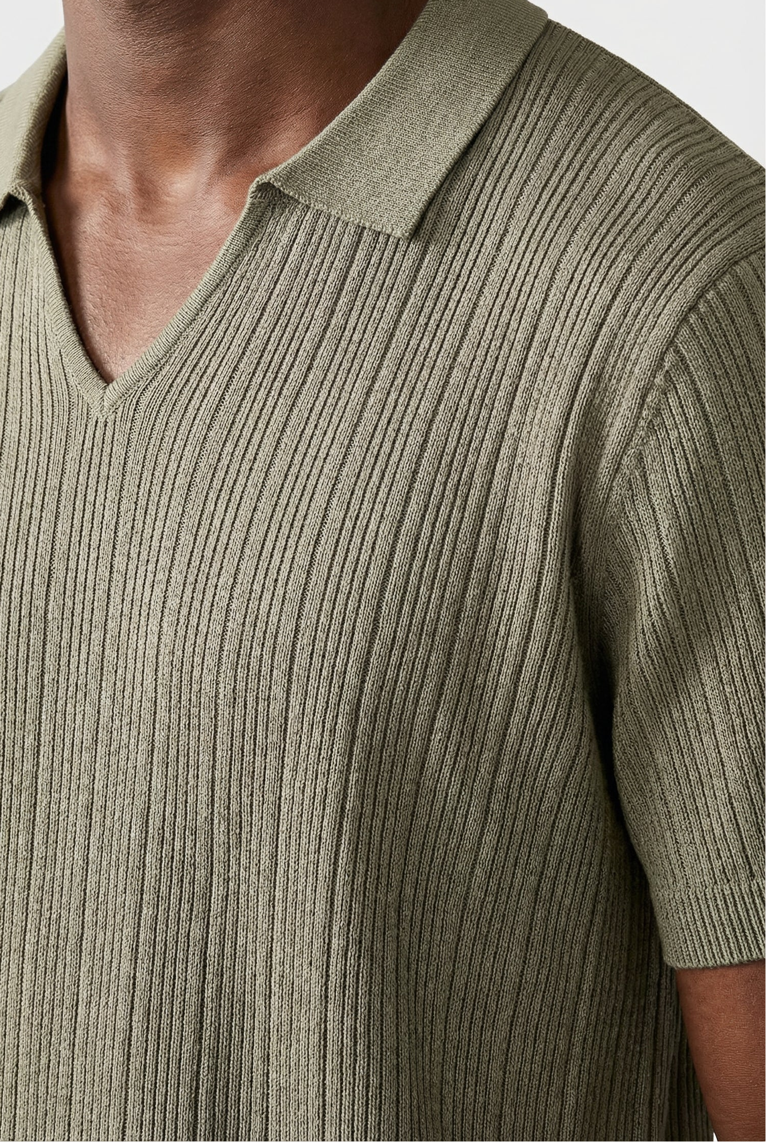 EA | RIB POLO V HALS - Olijf