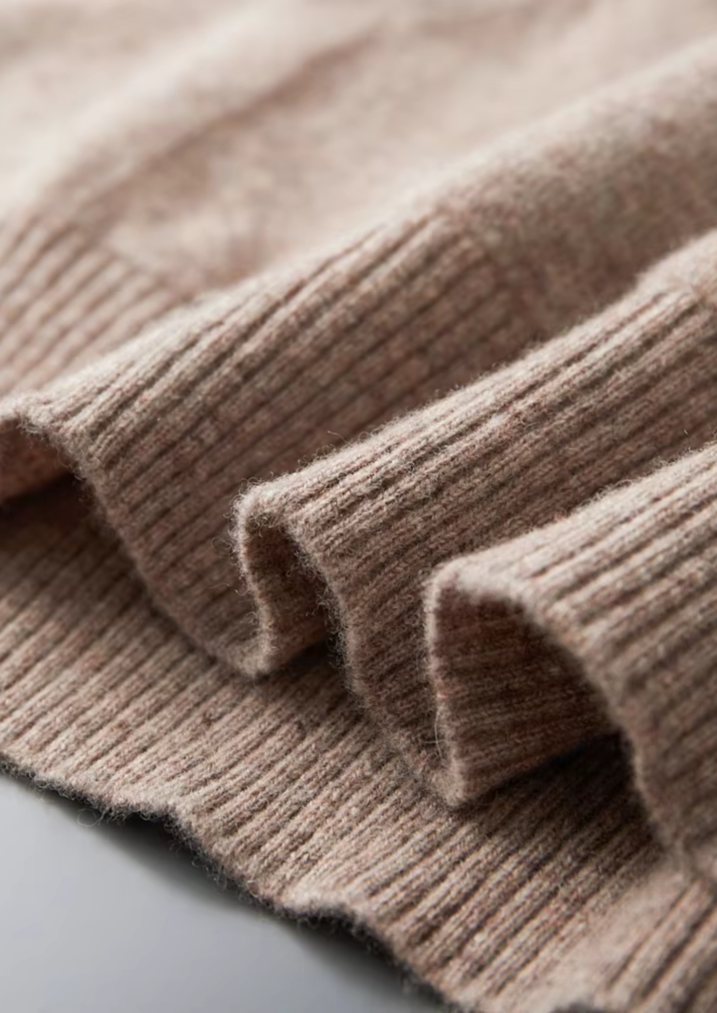 EA | SOFT MERINO WOOL HOODIE