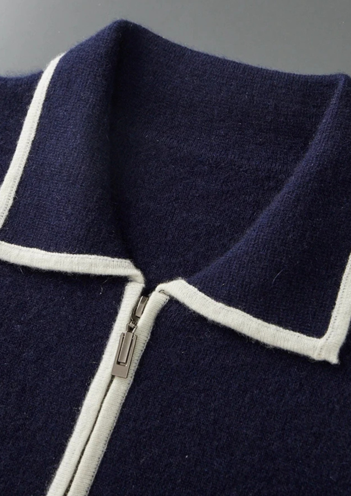 EA | EXTRA-FIJNE WOL POLO CARDIGAN