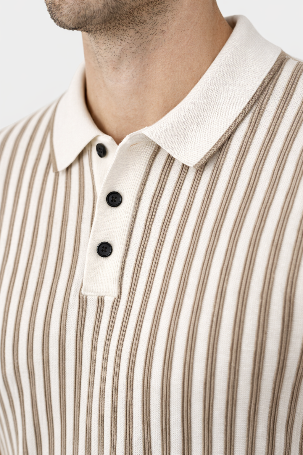 EA | GESTREEPTE POLO MET KRAAGDETAIL - WIT